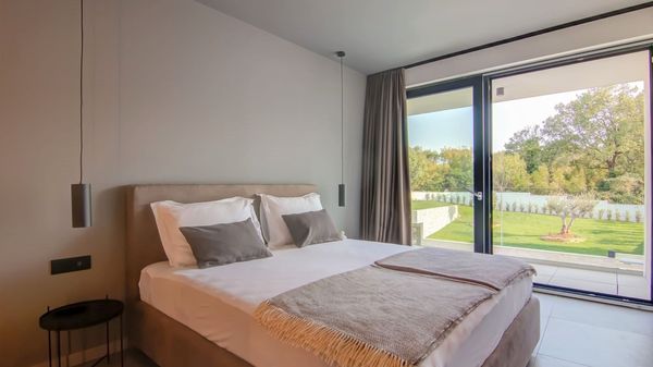 Vila #1 - Prekrasna dizajnerska vila u blizini Rovinja s privatnim bazenom i saunom