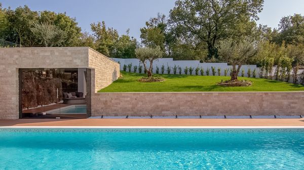 Vila #1 - Prekrasna dizajnerska vila u blizini Rovinja s privatnim bazenom i saunom