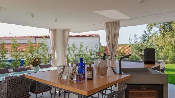 Vila #1 - Prekrasna dizajnerska vila u blizini Rovinja s privatnim bazenom i saunom