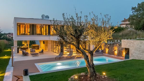 Vila #1 - Prekrasna dizajnerska vila u blizini Rovinja s privatnim bazenom i saunom