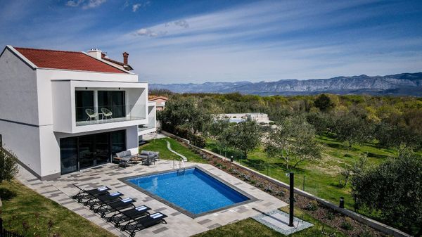 Moderne Villa Ante mit wunderschönem Blick auf den Olivengarten