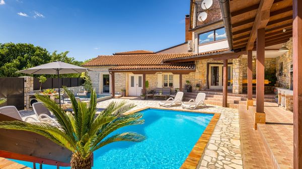 Villa Antoli is an ideal holiday home with pool for families
