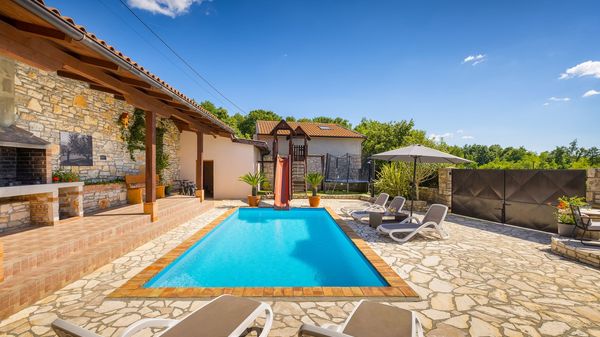 Villa Antoli is an ideal holiday home with pool for families