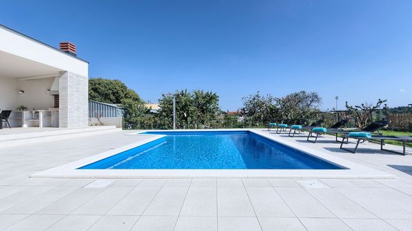 Villa Aura - modern one-storey villa with private pool near Pula
