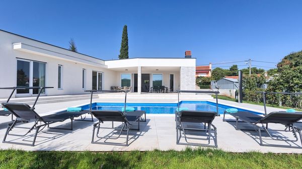 Villa Aura - modern one-storey villa with private pool near Pula