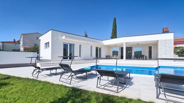 Villa Aura - modern one-storey villa with private pool near Pula