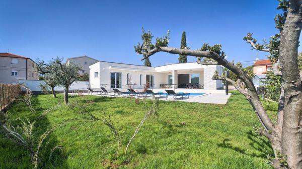 Villa Aura - modern one-storey villa with private pool near Pula