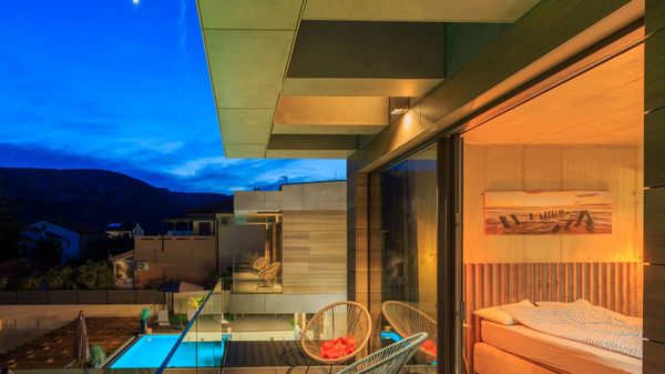 Stilvolle Villa Besca mit beheiztem Infinity-Pool