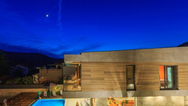 Stilvolle Villa Besca mit beheiztem Infinity-Pool