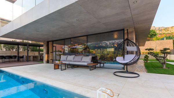 Stilvolle Villa Besca mit beheiztem Infinity-Pool