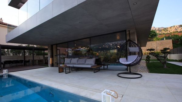 Stilvolle Villa Besca mit beheiztem Infinity-Pool