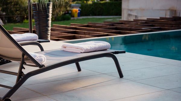 Stilvolle Villa Besca mit beheiztem Infinity-Pool