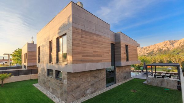 Stilvolle Villa Besca mit beheiztem Infinity-Pool
