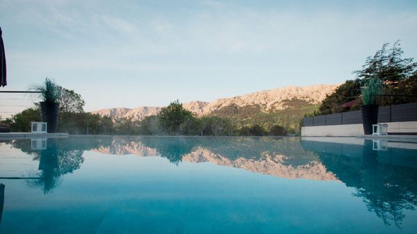 Stilvolle Villa Besca mit beheiztem Infinity-Pool