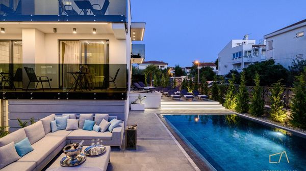 Moderan studio apartman S4 s pogledom na bazen u Villi Curiera na Krku