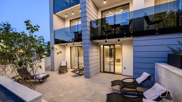 Elegantan studio apartman S7 s pogledom na bazen u Villi Curiera na Krku