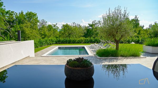 Moderna Villa Figa I s vanjskim bazenom i saunom na Krku