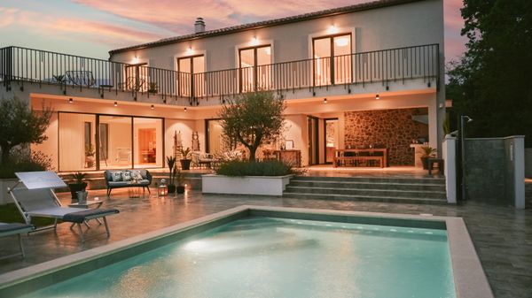 Moderna Villa Figa I s vanjskim bazenom i saunom na Krku