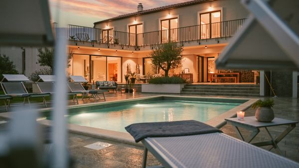 Moderna Villa Figa I s vanjskim bazenom i saunom na Krku