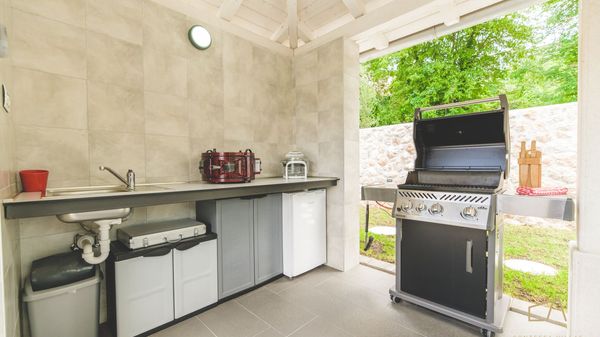 Moderne Villa Future mit beheizt Außenpool im ruhigen Dorf auf Krk