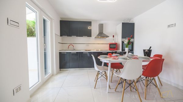 Moderne Villa Future mit beheizt Außenpool im ruhigen Dorf auf Krk