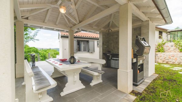 Moderne Villa Future mit beheizt Außenpool im ruhigen Dorf auf Krk