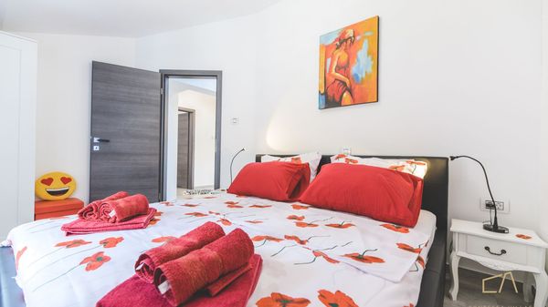 Moderne Villa Future mit beheizt Außenpool im ruhigen Dorf auf Krk
