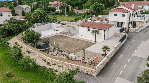 Geräumige Villa Ivy mit Außenpool in ruhiger Lage auf Krk
