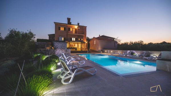 Villa Jele s bazenom i konobom u mirnom okruženju na Krku