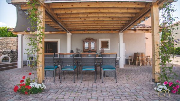 Villa Jele s bazenom i konobom u mirnom okruženju na Krku