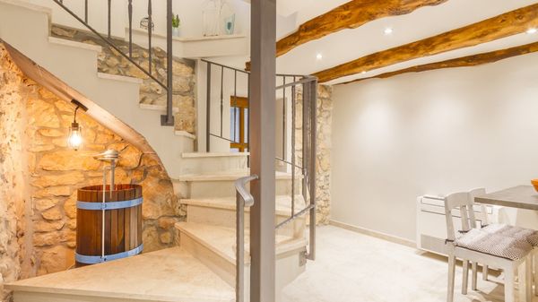 Villa Jele s bazenom i konobom u mirnom okruženju na Krku