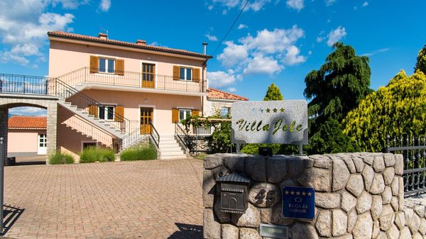 Villa Jele s bazenom i konobom u mirnom okruženju na Krku