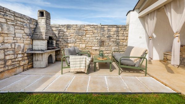Villa Jona - Lijepa vila s privatnim bazenom, igraonicom i vanjskim igralištem za djecu