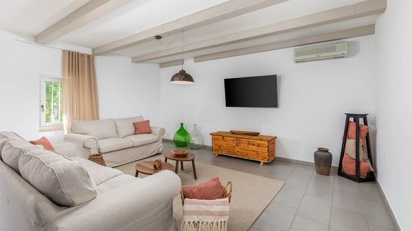 Villa Jona - Lijepa vila s privatnim bazenom, igraonicom i vanjskim igralištem za djecu
