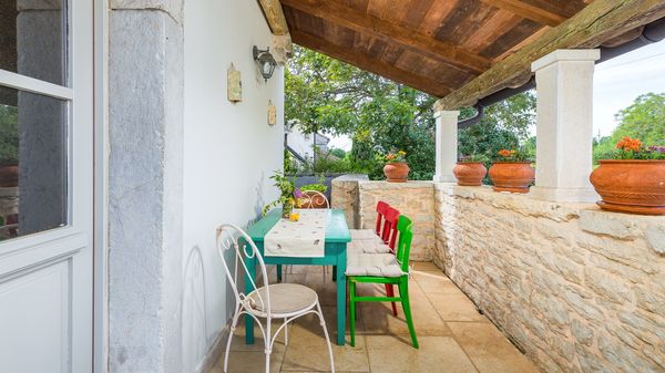 Villa Jona - Lijepa vila s privatnim bazenom, igraonicom i vanjskim igralištem za djecu