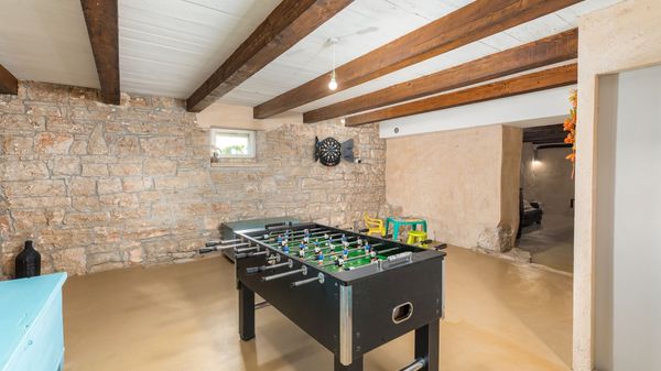 Villa Jona - Lijepa vila s privatnim bazenom, igraonicom i vanjskim igralištem za djecu