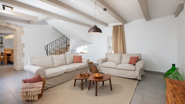 Villa Jona - Lijepa vila s privatnim bazenom, igraonicom i vanjskim igralištem za djecu