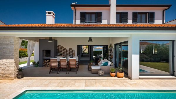 Villa Laurentii - prekrasna moderna vila s privatnim bazenom