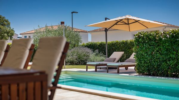 Villa Laurentii - prekrasna moderna vila s privatnim bazenom