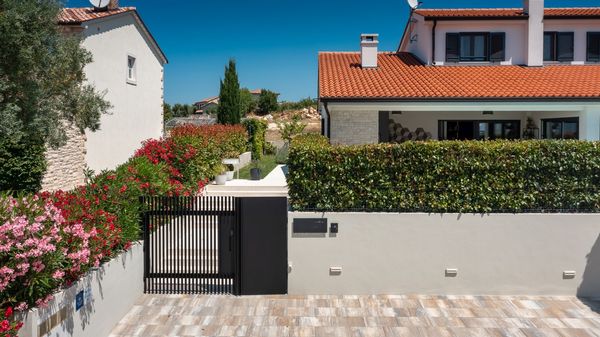 Villa Laurentii - prekrasna moderna vila s privatnim bazenom