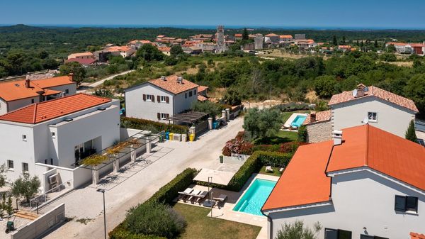 Villa Laurentii - prekrasna moderna vila s privatnim bazenom