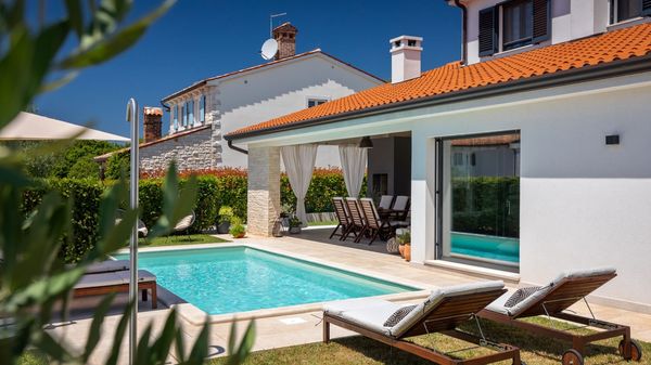 Villa Laurentii - prekrasna moderna vila s privatnim bazenom