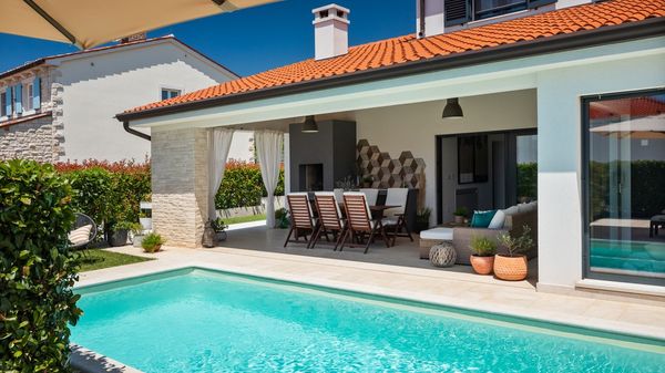 Villa Laurentii - prekrasna moderna vila s privatnim bazenom