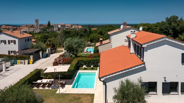 Villa Laurentii - prekrasna moderna vila s privatnim bazenom
