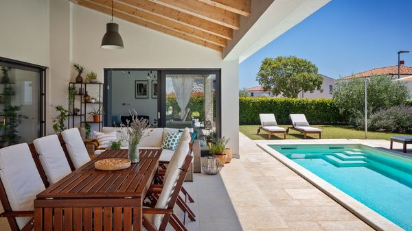 Villa Laurentii - prekrasna moderna vila s privatnim bazenom