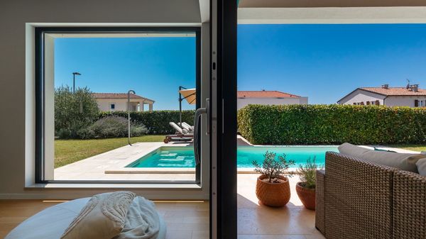 Villa Laurentii - prekrasna moderna vila s privatnim bazenom
