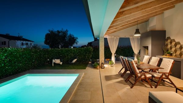 Villa Laurentii - prekrasna moderna vila s privatnim bazenom