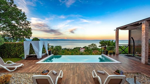 Villa LIna - prekrasna vila s infinity bazenom u blizini plaže