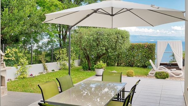 Villa LIna - prekrasna vila s infinity bazenom u blizini plaže