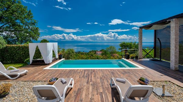 Villa LIna - prekrasna vila s infinity bazenom u blizini plaže
